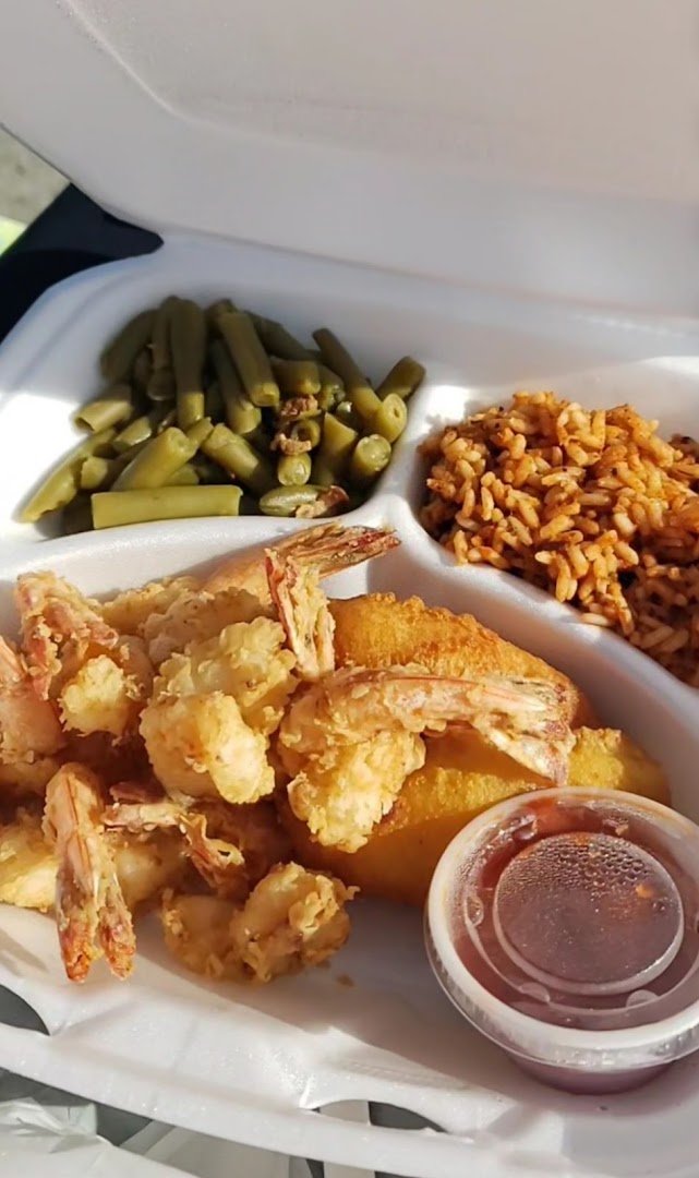 Informal porch tables at Shrimp Shack.